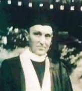 <b>“仅靠一只老花眼</b>